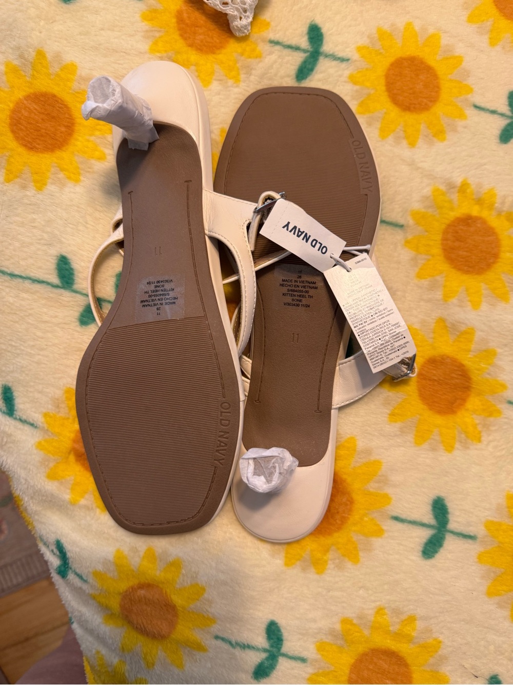 Old Navy Cream Square-Toe Strappy Thong Heels - Picture 2 of 2